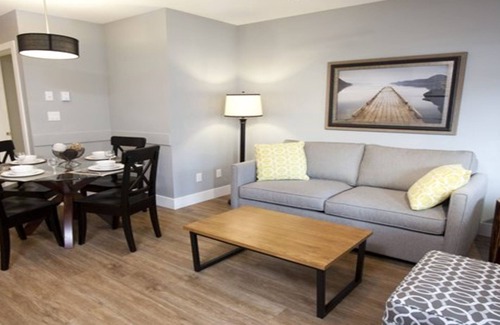 East Kootenay Condo | Sunchaser Vacation Villas at Riverside 1br Saturday check-in