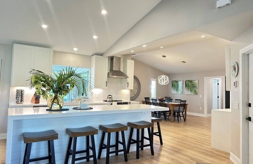 South Venice House | SunCoast Luxury Estates-New, Spacious, Large Heated Pool, 10 min to the Beach