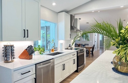 South Venice House | SunCoast Luxury Estates-New, Spacious, Large Heated Pool, 10 min to the Beach