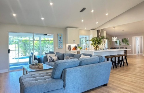 South Venice House | SunCoast Luxury Estates-New, Spacious, Large Heated Pool, 10 min to the Beach