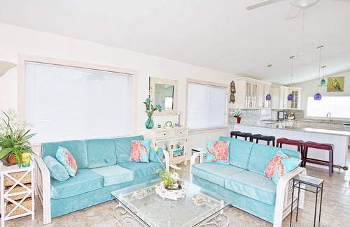 Vilano Beach House | Sundance LUXURY beach HOUSE, WHOLE HOUSE on OCEAN. 93 5 star reviews