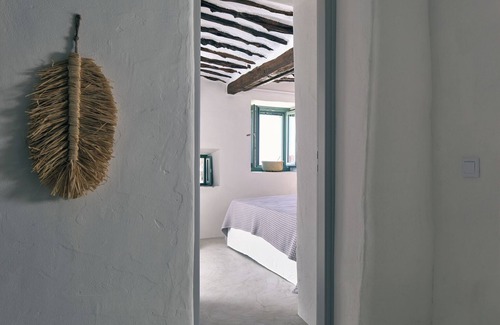 Ioulida House | Sunemos - fully renovated minimalistic stone house