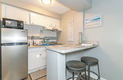 Fairport Harbor Apartment | Sunfish Room