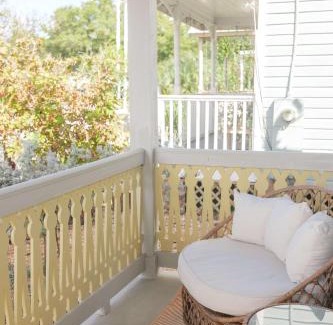 Old East Hill House | Sunflower Cottage Downtown