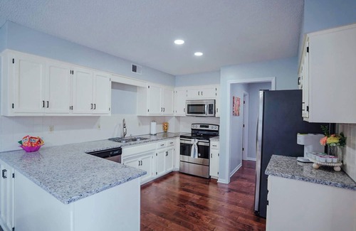 Overland Park House | Sunflower Suite- Central, Near Highway