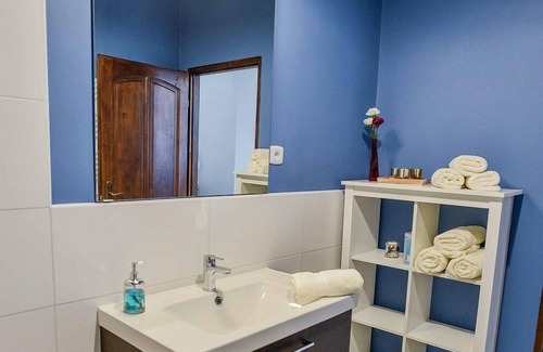 Erzsebetvaros Apartment | ❤️ SUNLIT APT, 2 sep Bedrs near Synagogue, AC+WIFI