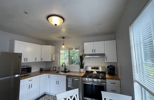 Beach Hill - Beach Flats House | Sunlit Surf Guest House - Downtown -2bd/1ba