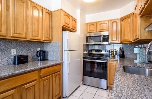 Farm Hills Apartment | Sunny 2-bedroom near Standford Hospitals with sparkling Pool