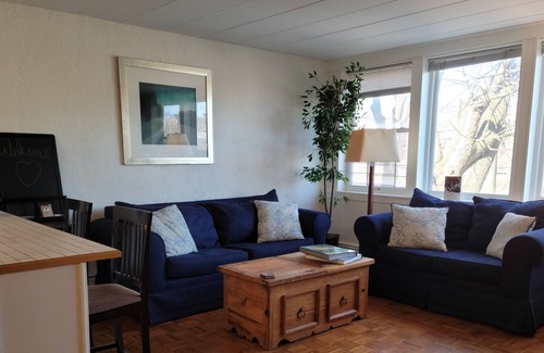 Queens Apartment | Sunny 2 Bedroom with terrace near Bayside Train Station 21 mins from Manhattan