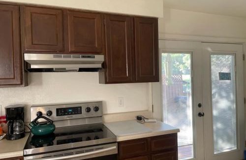 North Central Westminster House | Sunny and Spacious, Hottub, Piano, Guitars, Fenced Yard, Pets Welcome, LGBT Friendly