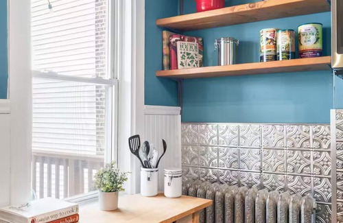 Edgewater Apartment | Sunny Andersonville Retreat - 2BD-1BTH + Office