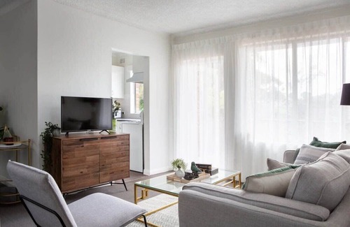 Lane Cove Apartment | Sunny Apartment in Quiet and Green Neighbourhood