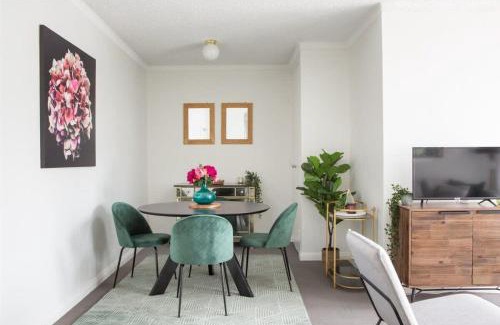 Lane Cove Apartment | Sunny Apartment in Quiet and Green Neighbourhood