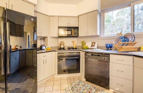 Squirrel Hill House | Sunny Bunny House Eco-Luxe Vacation Retreat.