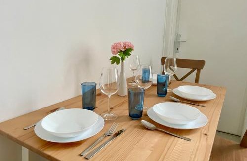 Simmering Apartment | Sunny Central 70 m2 Long Term Apartment with Free Parking