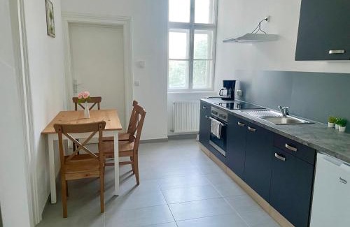 Simmering Apartment | Sunny Central 70 m2 Long Term Apartment with Free Parking
