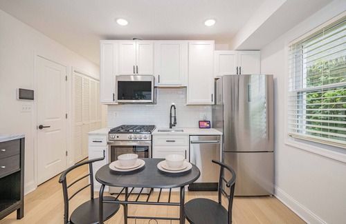 Fairmount Heights Apartment | Sunny, Chic, Centrally Located 2 bedroom, with Parking & Alexa