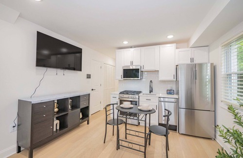 Fairmount Heights Apartment | Sunny, Chic, Centrally Located 2 bedroom, with Parking & Alexa