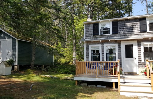 Tenants Harbor Cottage | Sunny, Comfortable Cottage, Tenants Harbor with wi-fi and screened porch