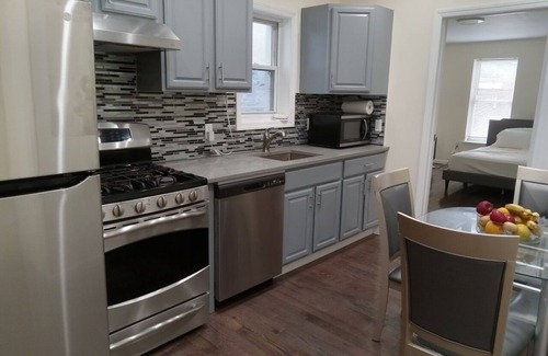 Wingate Apartment | Sunny Cozy 2 bedroom Apt.-Near parks, Zoo, and Museums
