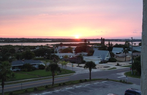 Ocean View Halifax Estates Condo | Sunny Days N Daytona @ Ocean Terrace Oct & Nov discounted 99 night last min deal