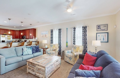 Myrtle Beach House | Sunny Getaway w/pool - Walk to Beach, Restaurants & Attractions