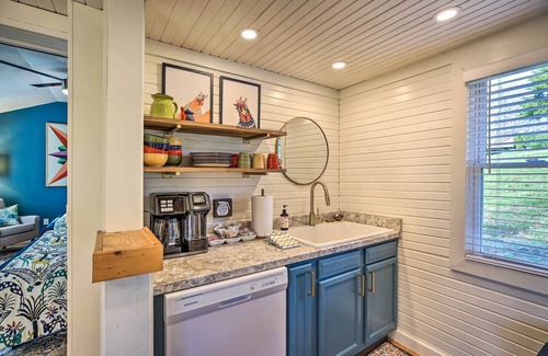 Williamstown Cabin | ‘Sunny Hill Cottage’ Dry Ridge Escape w/Deck!
