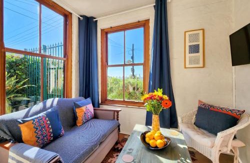 Kalk Bay Apartment | Sunny Kalk Bay Garden Cottage Walk to Harbour