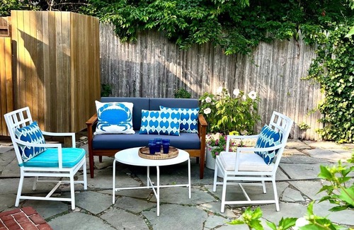 Oak Bluffs Cottage | Sunny Oak Bluffs cottage minutes from beach