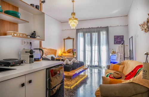 Old Town Rethymnon House | Sunny Palm Room Crete