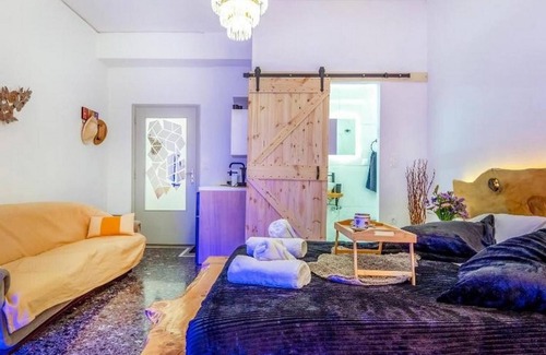Old Town Rethymnon House | Sunny Palm Room Crete