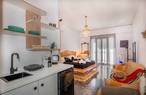 Old Town Rethymnon House | Sunny Palm Room Crete