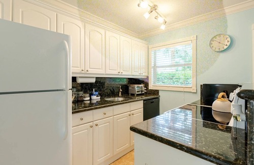 Grandview Heights Apartment | Sunny Retreat: Cozy APT in WPB #2