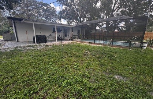 Ruskin House | Sunny Ruskin Escape – 3BR Home with Pool & Near the Bay