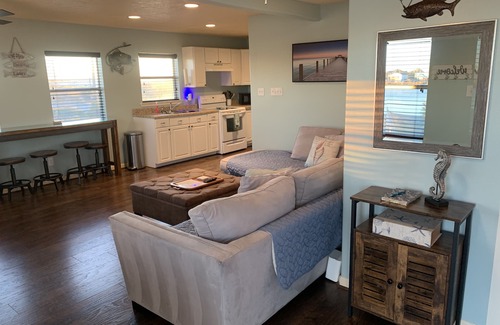 Dickinson House | Sunny San Leon Casita!