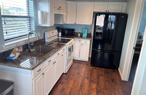 Dickinson House | Sunny San Leon Casita!