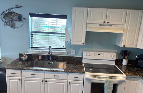 Dickinson House | Sunny San Leon Casita!