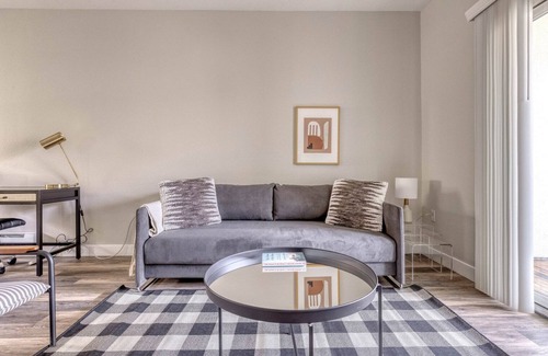 Santa Clara Apartment | Sunny Santa Clara 1BR w/ AC, W/D, Gym, Pool, near highways, by Blueground