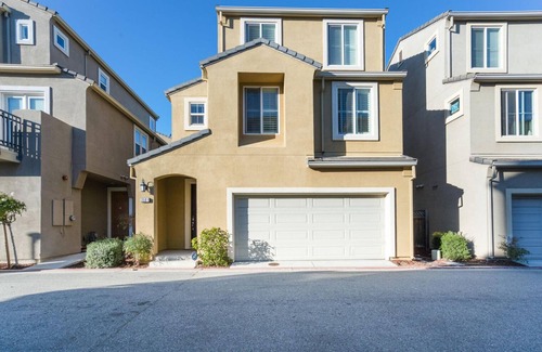 Santa Clara House | Sunny Santa Clara 4BR Home w/A/C, close to Global Cuisine, by Blueground