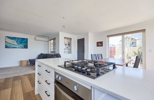 Karrinyup House | Sunny Scarborough Stay-Freshly Renovated!