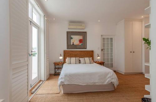 Sea Point Apartment | Sunny Sea Point Stay with Ocean Views and No Outages