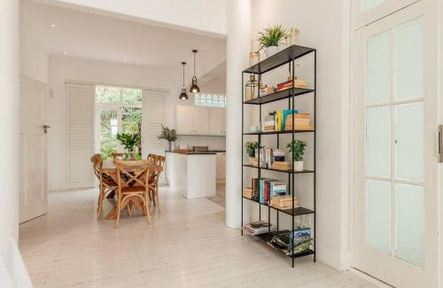 Sea Point Apartment | Sunny Sea Point Stay with Ocean Views and No Outages