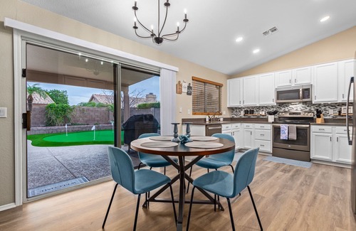 East Mesa House | Sunny Serenity: Mesa Masterpiece