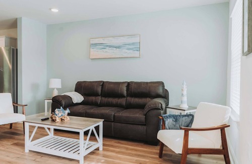 Gulfport House | Sunny Shore Summary: