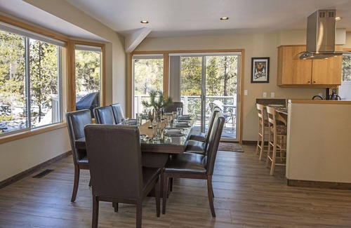 Sunriver House | Sunny Sunriver Four-Bedroom has Hot Tub, Spacious Rooms, Two Decks Near Golf!