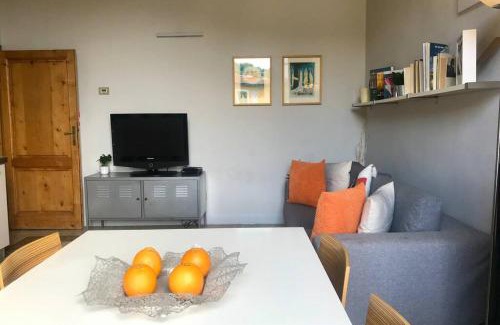 Santo Spirito Apartment | Sunny top floor in San Frediano