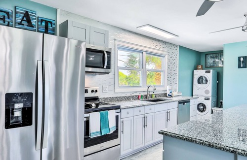 Vilano Beach House | Sunny Upper Level 1 Block from 2 Beaches w/Private Pool, High-Speed Wi-Fi