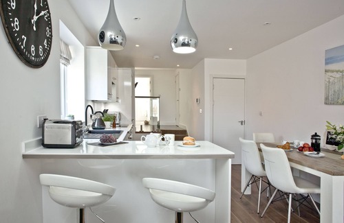 Exmouth Apartment | Sunnymead Penthouse, Exmouth - an apartment that sleeps 4 guests in 2 bedrooms