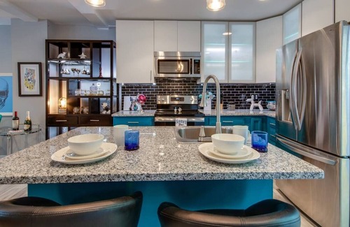 East Bank House | SunnySideUp Nashville | Private Patio | 5min2Downtown