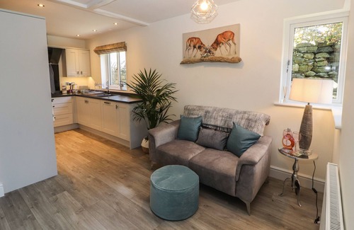 Flookburgh Cottage | SUNRAE HOUSE, pet friendly, character holiday cottage in Flookburgh